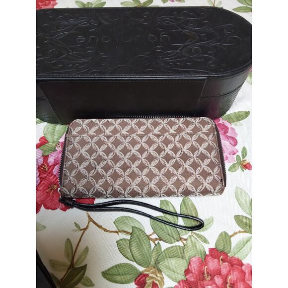 DANA BUCKMAN WOMEN'S WALLET BROWN BEIGE TAN LOGO ZIP AROUND RN130283 - Picture 2 of 5